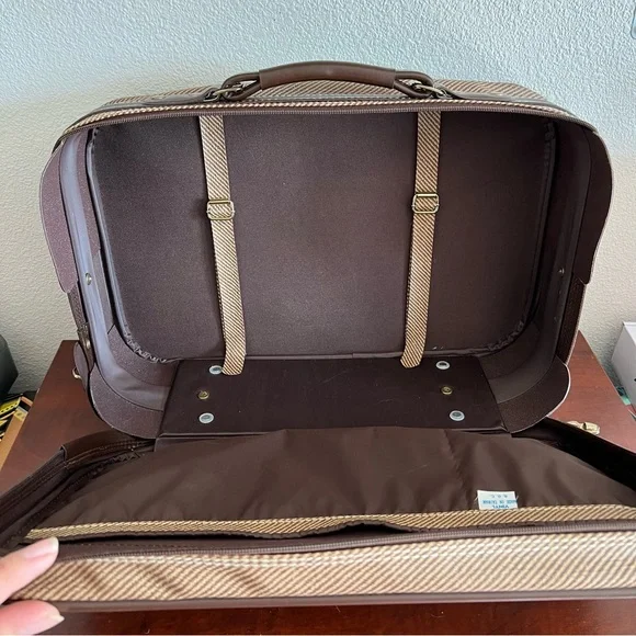 Vintage Luggage/Suitcase 🧳 - Picture 5 of 15